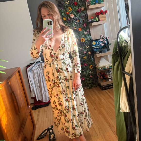 Reformation Dresses & Skirts - Reformation Cream Floral Long Sleeve Wrap Dress